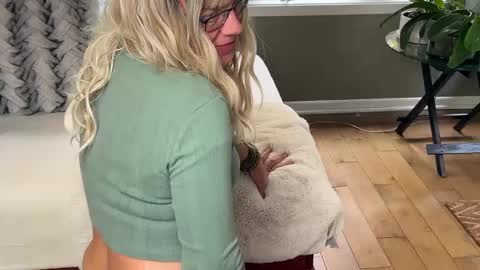 Vivlove online show from September 26, 5:21 pm