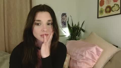 Lillian Rose online show from April 17, 3:42 am