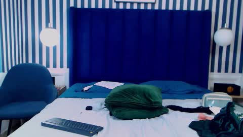 Snapshot of viviennerosette chatting on September 20, 4:54 pm Vivian online show from September 20, 4:54 pm