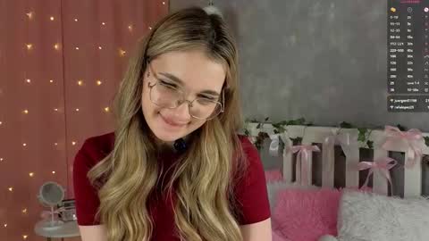 vivyboo111 online show from February 7, 9:29 pm