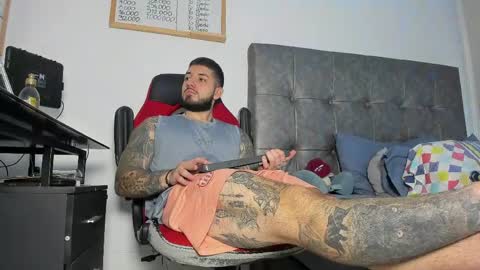 vyxen_ online show from March 25, 8:48 pm