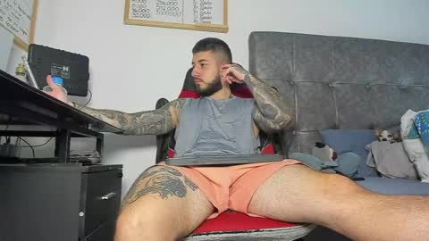 vyxen_ online show from March 17, 8:36 pm