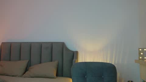 Mila online show from April 16, 8:53 pm