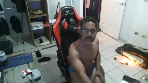 Snapshot of walo_77 chatting on December 6, 4:08 am walo_77 online show from December 6, 4:08 am