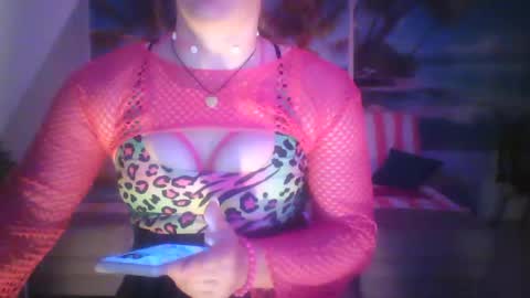 Snapshot of wannafeelitall chatting on December 22, 5:11 am Emilia inst  online show from December 22, 5:11 am