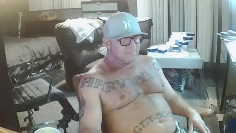 inittogetitin online show from November 23, 8:01 am