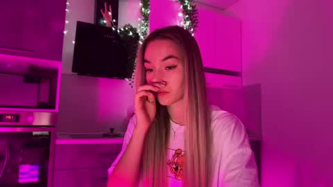 Snapshot of watergirl_ chatting on December 3, 10:34 pm Im saving up for a new car help me online show from December 3, 10:34 pm