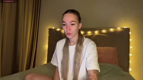 Snapshot of watergirl_ chatting on December 25, 3:40 am Im saving up for a new car help me online show from December 25, 3:40 am