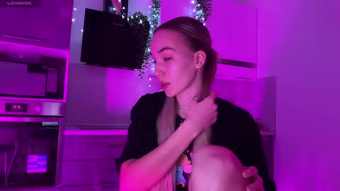 Snapshot of watergirl_ chatting on December 5, 9:00 pm Im saving up for a new car help me online show from December 5, 9:00 pm