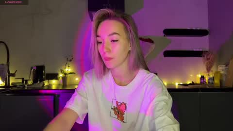 Snapshot of watergirl_ chatting on December 16, 5:06 am Im saving up for a new car help me online show from December 16, 5:06 am