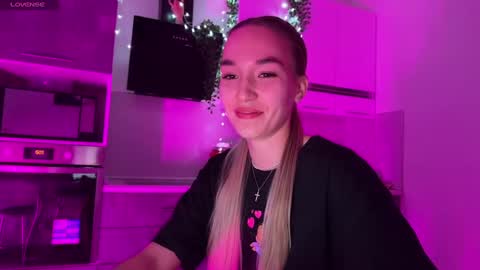 Snapshot of watergirl_ chatting on December 6, 12:07 am Im saving up for a new car help me online show from December 6, 12:07 am