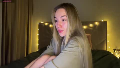 Snapshot of watergirl_ chatting on January 24, 12:09 am Im saving up for a new car help me online show from January 24, 12:09 am