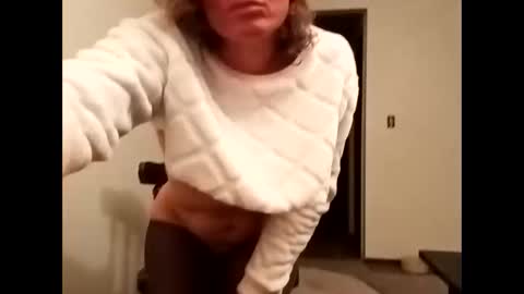 Snapshot of watergirl_13 chatting on January 1, 1:59 pm Hazey online show from January 1, 1:59 pm