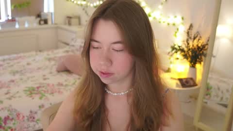 Snapshot of watermelon_sugar_ chatting on October 22, 10:29 am Tess  Pls support me with  Can we reach 155 my favorite number online show from October 22, 10:29 am