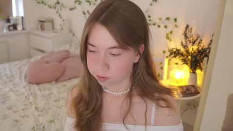 Snapshot of watermelon_sugar_ chatting on October 10, 10:32 am Tess  Pls support me with  Can we reach 155 my favorite number online show from October 10, 10:32 am