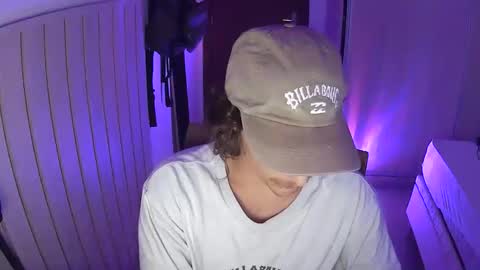 wave_boyy online show from April 29, 2:44 pm