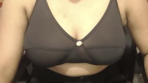 mina online show from August 2, 3:03 pm