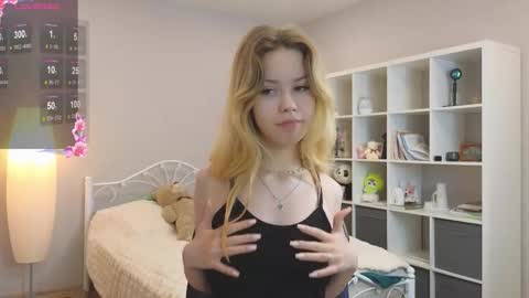 Snapshot of wendy_cutiex chatting on October 2, 4:39 pm Wendy online show from October 2, 4:39 pm