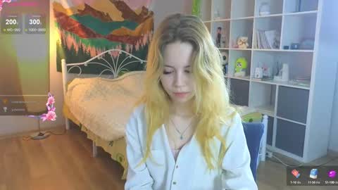 Snapshot of wendy_cutiex chatting on September 13, 5:15 pm Wendy online show from September 13, 5:15 pm