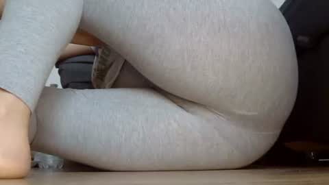 Snapshot of wet_pants2022 chatting on October 24, 1:34 pm wet_pants2022 online show from October 24, 1:34 pm