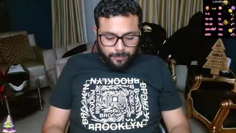 yors online show from February 12, 7:02 am