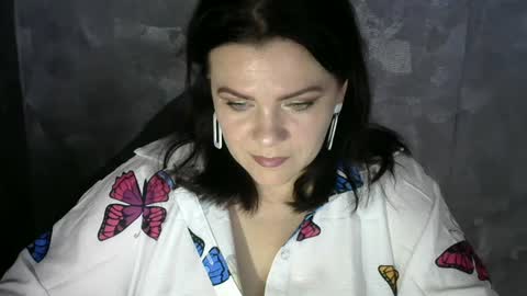 white__queen_ online show from June 26, 6:30 am