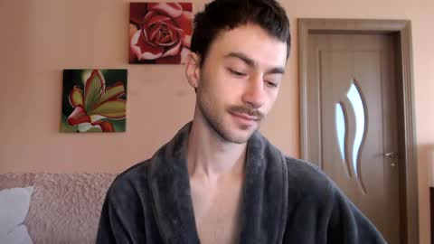 Tom online show from April 22, 2:02 pm