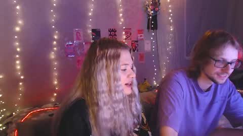 Melania and Mikey online show from April 14, 3:04 pm