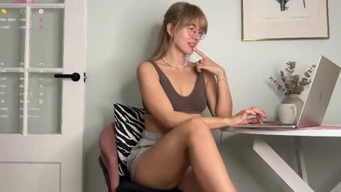 Anita online show from May 11, 5:47 am