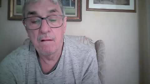 whitebriefs009 online show from September 16, 8:50 am