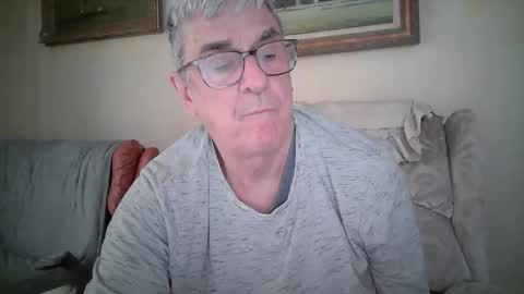 whitebriefs009 online show from May 6, 8:42 am