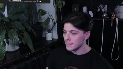 Gus online show from December 14, 9:54 pm