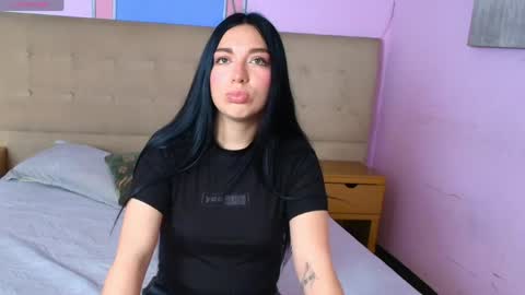 whitehott_ online show from April 16, 8:09 pm