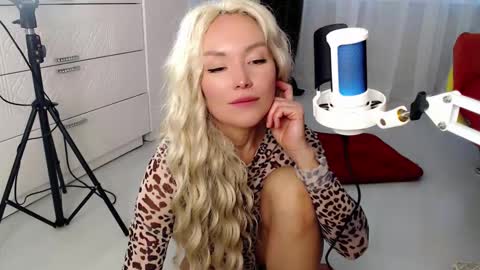 WhiteLaBunny online show from October 14, 12:19 pm