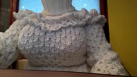 Snapshot of whitesweater chatting on October 6, 6:20 am whitesweater online show from October 6, 6:20 am