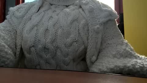 Snapshot of whitesweater chatting on October 20, 6:07 am whitesweater online show from October 20, 6:07 am