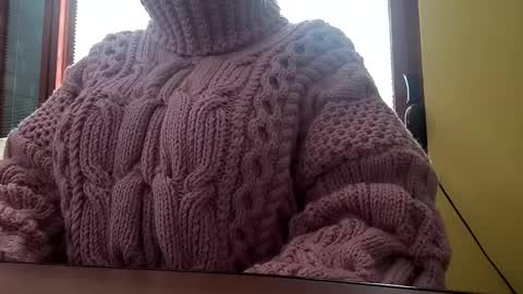 Snapshot of whitesweater chatting on October 22, 7:22 am whitesweater online show from October 22, 7:22 am