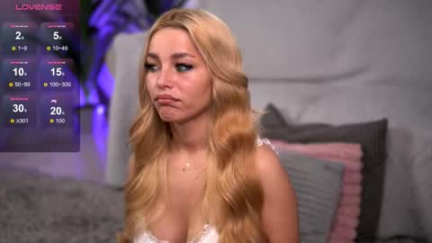 whitneyandrews online show from October 18, 4:16 am