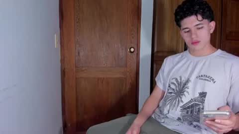 whos_he online show from January 12, 10:17 pm