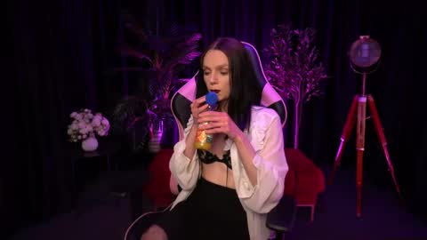 Alice online show from April 18, 7:58 pm