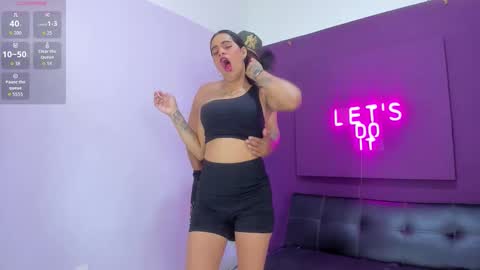 LUCIA VS 2 COCKS online show from December 13, 11:33 pm