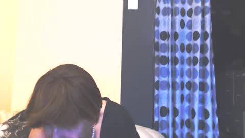 WildRedCat online show from November 22, 1:20 pm