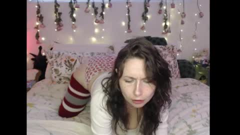 Eevie online show from April 28, 1:36 am