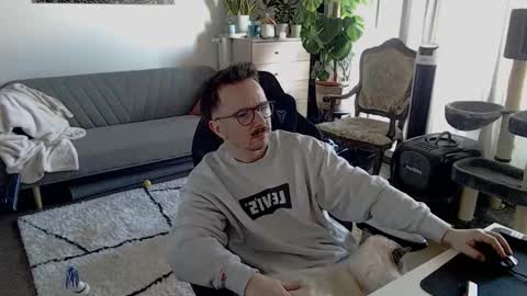 cream36 online show from December 5, 10:47 am