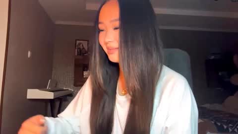 Amina online show from October 25, 2:28 pm