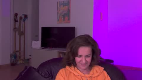 Snapshot of witch_in_silk chatting on October 16, 10:41 pm Witch in Silk online show from October 16, 10:41 pm