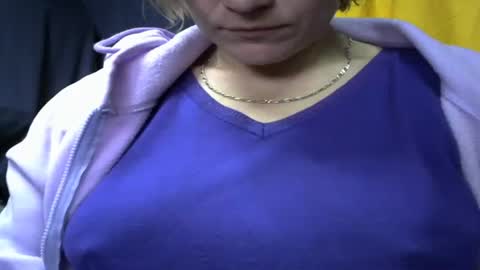 Snapshot of wleslymosw chatting on December 22, 10:15 pm wleslymosw online show from December 22, 10:15 pm