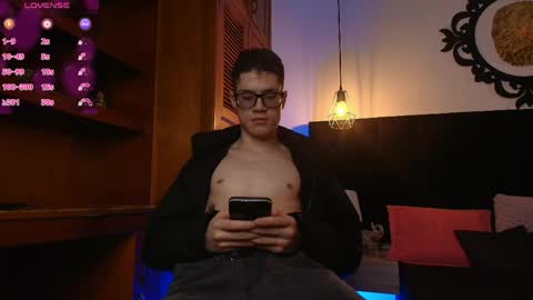  W O L F  online show from April 4, 11:28 am