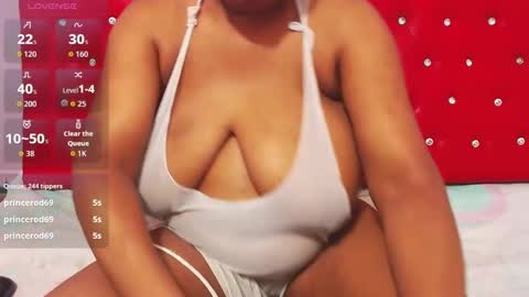 Snapshot of wonderfuldiana chatting on October 11, 11:41 pm online show from October 11, 11:41 pm