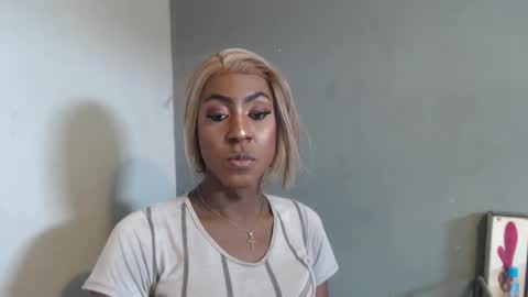 SHENIEL RODRIGUEZ online show from March 1, 5:17 pm